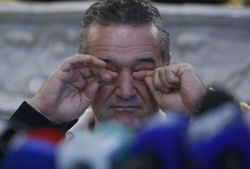 Gigi Becali a fost scos din sărite de Geraldo, după ce fotbalistul s-a supărat că a primit cu 1.000 de euro mai puţin decît trebuia de la Steaua