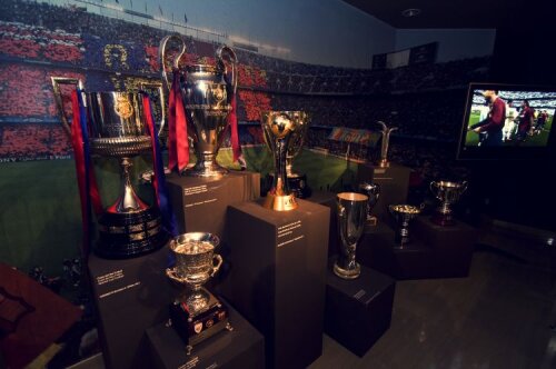 Trofeul Ligii Campionilor are cea mai înaltă poziţie în muzeul Barcelonei