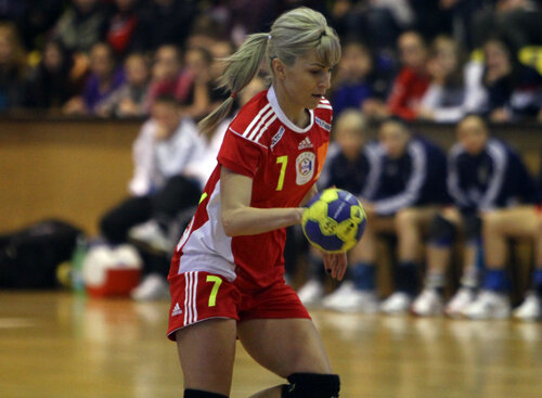 Adriana Nechita suferă de laringită.