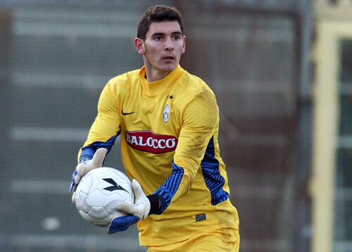 Brănescu s-a impus ca titular la echipa de juniori a lui Juventus.