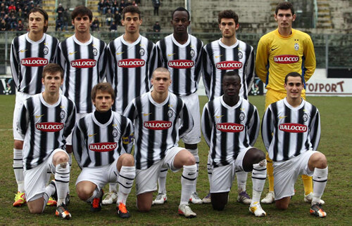 Brănescu, alături de colegii săi de la Juventus Primavera.