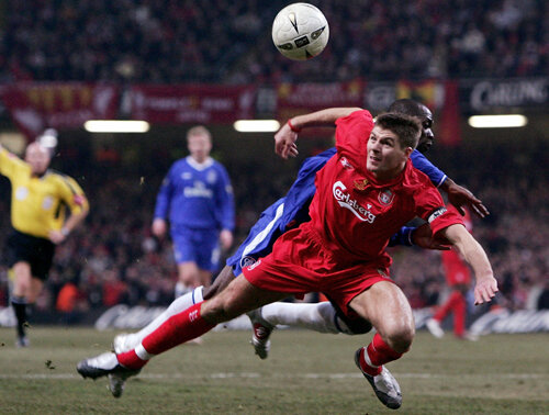 Steven Gerrard speră să-i fie mai uşor azi, în faţa vărului Anthony (Cardiff City), decît i-a fost în februarie 2005 cu Makelele