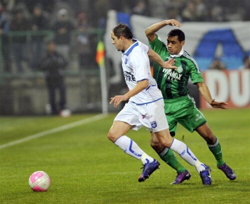 Nicoliță, dreapta, a dezamăgit la Auxerre (foto: Le Progres)