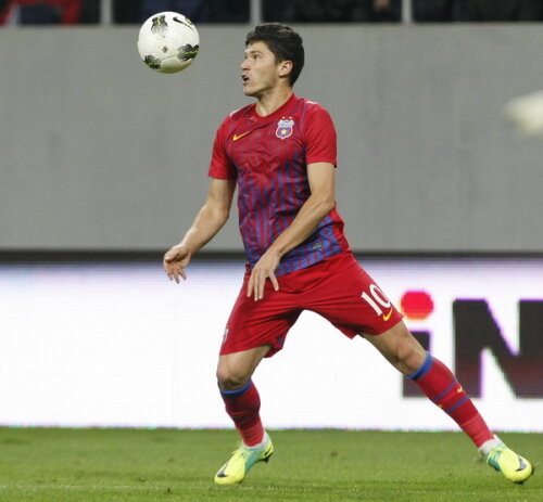 Tănase va fi mutat în centru, dar va avea concurenţă serioasă