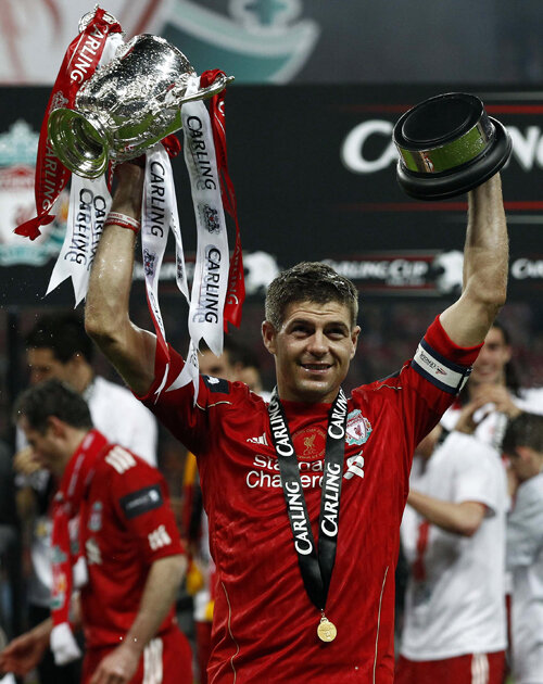 Gerrard a fost printre cei mai fericiţi jucători ai lui Liverpool după ce a reuşit să cucerească Cupa Ligii Angliei