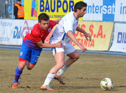 Tibi Bălan (stînga) a demonstrat ieri că Ilie Stan  n-a fost inspirat cînd l-a lăsat în afara listei UEFA.