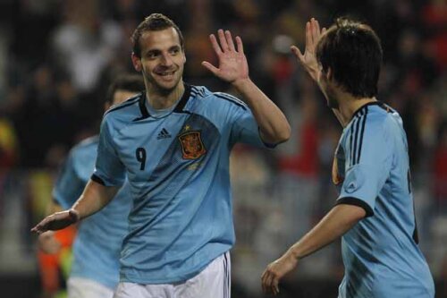 Soldado bate palma cu David Silva. Are și de ce