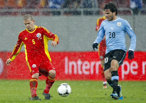 În timp ce jucătorii uruguayeni s-au oprit la declaraţii, tricolorii au încercat să îi evite pe jurnalişti.