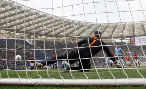 Bogdan Lobonţ nu a ghicit colţul la penalty-ul executat de Hernanes.