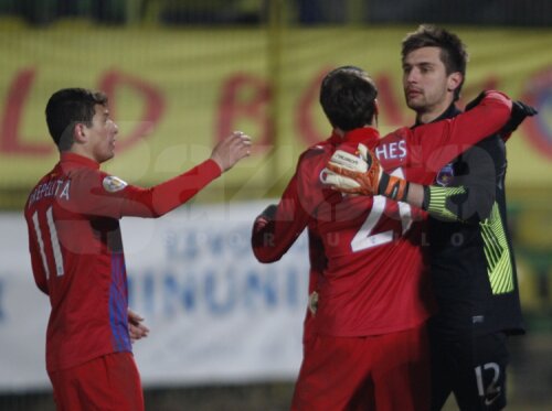 Tătăruşanu a fost felicitat de coechipieri pentru prestaţia sa