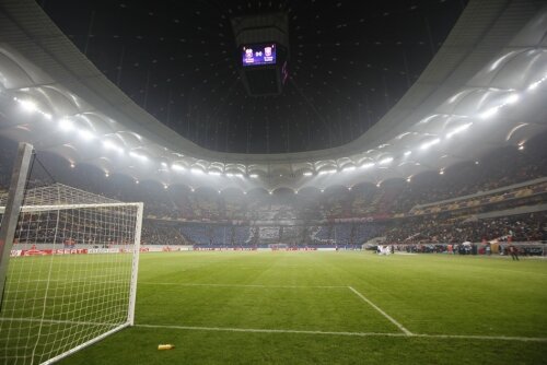 Arena Naţională are o capacitate de 55.000 de locuri. Vor fi vîndute aproape 50.000 de tichete