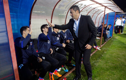 Becali îl vrea titular pe Florin Costea, iar Ilie Stan înclină şi el să-l bage în primul 11. Se va decide însă abia mîine