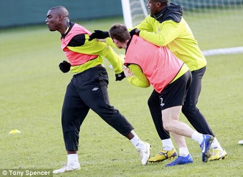 Mario Balotelli și Yaya Toure s-au contrat de două ori și în 2011