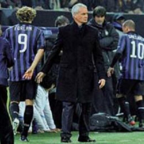 Momentul în care Forlan evită salutul lui Ranieri