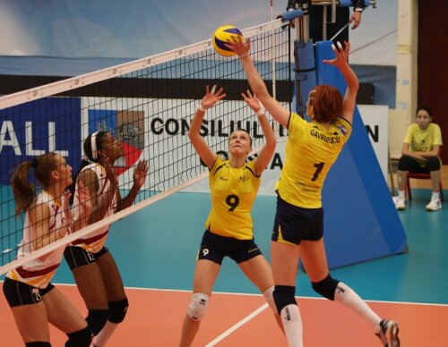 Diana Neaga şi Claudia Gavrilescu le-au ameţit pe turcoaice Foto: Telegraf (Constanţa)