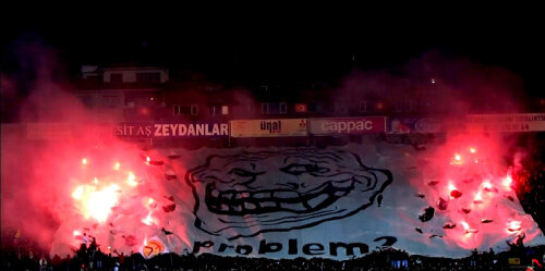 Coregrafia suporterilor echipei Eskisehirspor.