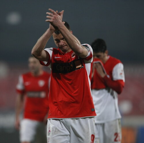 Victor Becali spune că dinamoviştii ar trebui să se încline în faţa jucătorilor Sportului