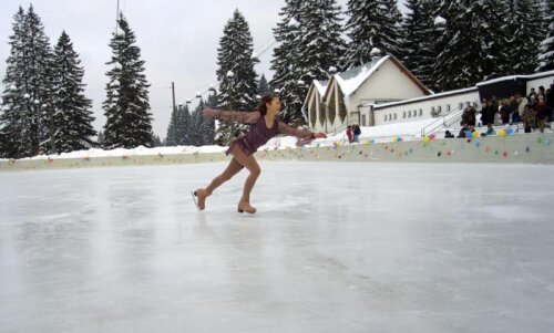 Patinoarul din Poiana Braşov.