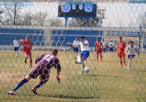 Conducătorii clubului moldav au luat foc, după ce arbitrul Ghimbăşan le-a refuzat un penalty evident în CSMS Iaşi - Delta Tulcea 0-1. Foto: ProImage