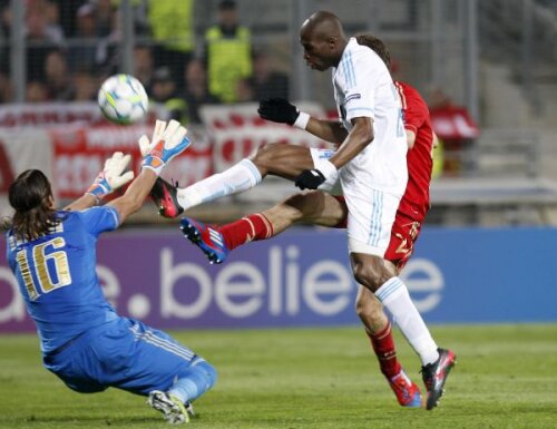 Andrade, stînga, nu mai apărase pentru OM de 14 luni, mai precis din 9 ianuarie 2011, dintr-un meci de Cupă cu Evian (1-3)
Foto: Reuters