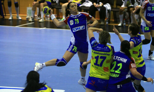 Brădeanu e încrezătoare de faptul că Oltchim se va califica în finala Ligii Campionilor.