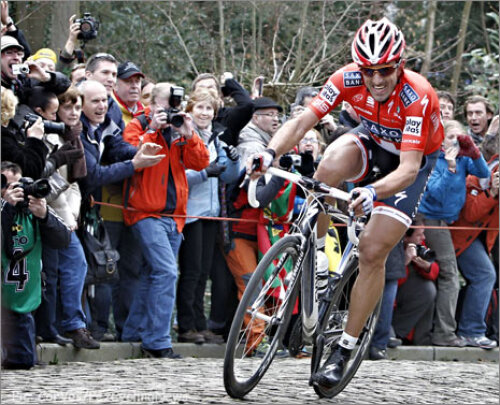 Fabian Cancellara, în victoria 2010 (foto: thebikefactory.co.uk)