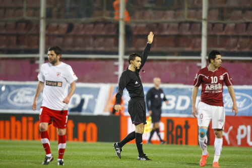 Arbitrajul lui Haţegan a fost contestat de oficialii rapidişti foto: Raed Krishan