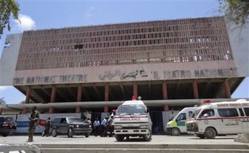 Teatrul Naţional din Somalia, la cîteva momente după atacul cu bomba