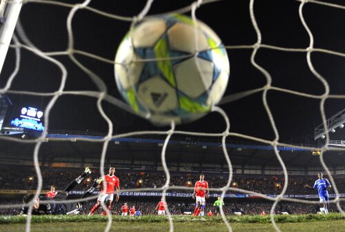 Chelsea a marcat golul victoriei în minutul 2 de prelungiri, autor Raul Meireles (foto: Reuters)