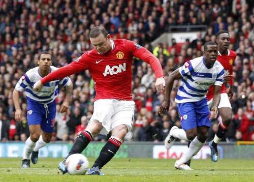 Rooney a ”dezghețat” tabela dintr-un 11 metri făcut cadou de arbitri (foto: Reuters)