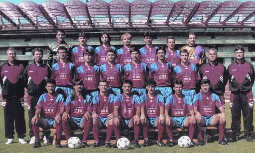 Steaua, lotul campion din sezonul 1994-1995. În dreapta e Stoichiță, atunci ”secund”