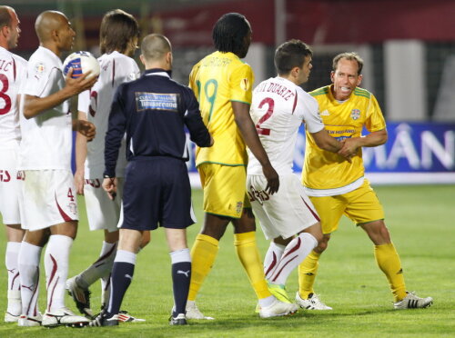 Porumboiu îl felicită pe Marius Avram pentru arbitrajul din returul cu Rapid