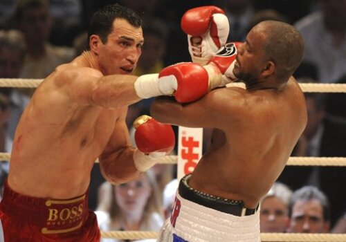 Wladimir Klitschko l-a învins prin KO pe Thomspon foto: reuters