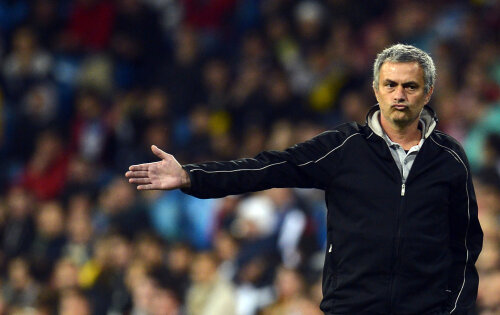 Lui Mourinho nu i-a convenit cînd jucătorii n-au îndeplinit ordinul de-a ataca arbitrajele (foto: Reuters)