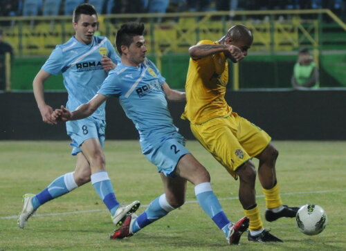 Velayos(nr. 2) a făcut marcaj om la om la Wesley şi Braşovul a învins Vasluiul