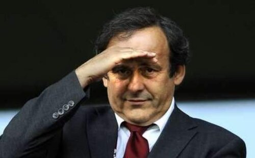 Michel Platini, șeful UEFA, crede că noile reguli vor ajuta fotbaliștii