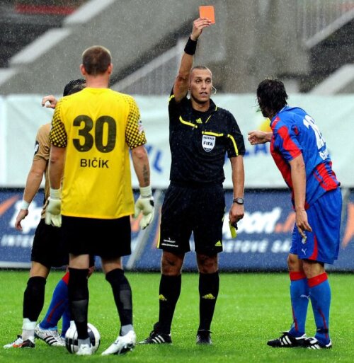 Zelinka a arbitrat
duminica trecută
meciul Mlada
Boleslav - Sparta
Praga 2-0, din
campionatul
Cehiei