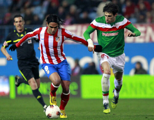 Falcao (Atletico Madrid, prim-plan) și Javi Martinez (Bilbao) vor evolua în aceste echipamente și în finala de la București