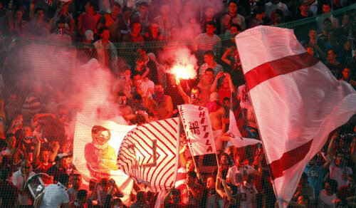 Galeria Rapidului nu s-a sfiit să folosească torţe în meciul cu Steaua