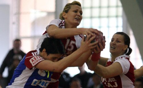 Gabrilea Szucs şi colegele sale îşi doresc Cupa EHF.
