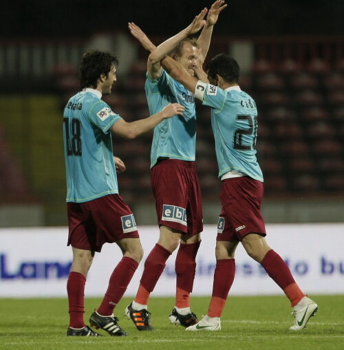 Jucătorii lui Andone au învins la Dinamo, 1-0, şi se menţin lideri