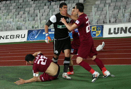 Bornescu l-a lovit pe Cadu şi a declanşat haosul la meciul dintre U şi CFR