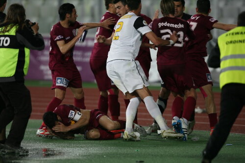 Derby-ul U-CFR a fost întrerupt din cauza mai multor incidente între jucătorii celor două echipe