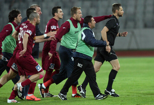 Tudor a suspendat meciul U Cluj - CFR Cluj şi a aruncat în aer lupta pentru titlu