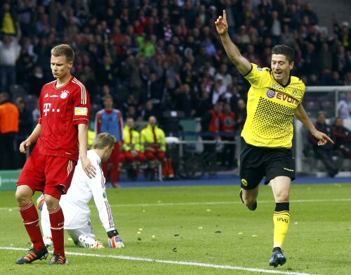 Polonezul Robert Lewandowski a fost iar decisiv pentru Dortmund: a dat două goluri cu Bayern (foto: Reuters)