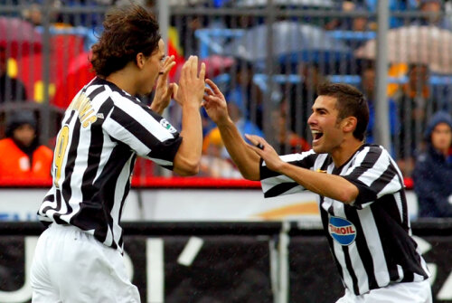 Zlatan şi Mutu (dreapta), după un gol la Juventus // Foto: Reuters