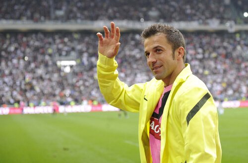 La despărțire, Del Piero a fost ovaționat în picioare de un stadion întreg (foto: Reuters)