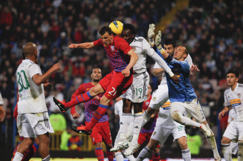 Vlad Chiriches, Mike Temwanjera, Milan Borjan