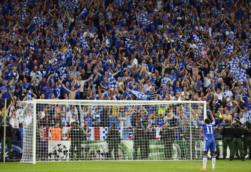 Drogba evoluează la Chelsea din 2004