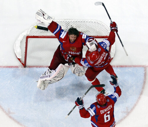 Jucătorii ruşi s-au bucurat intens de cucerirea unui nou titlu mondial la hochei pe gheaţă